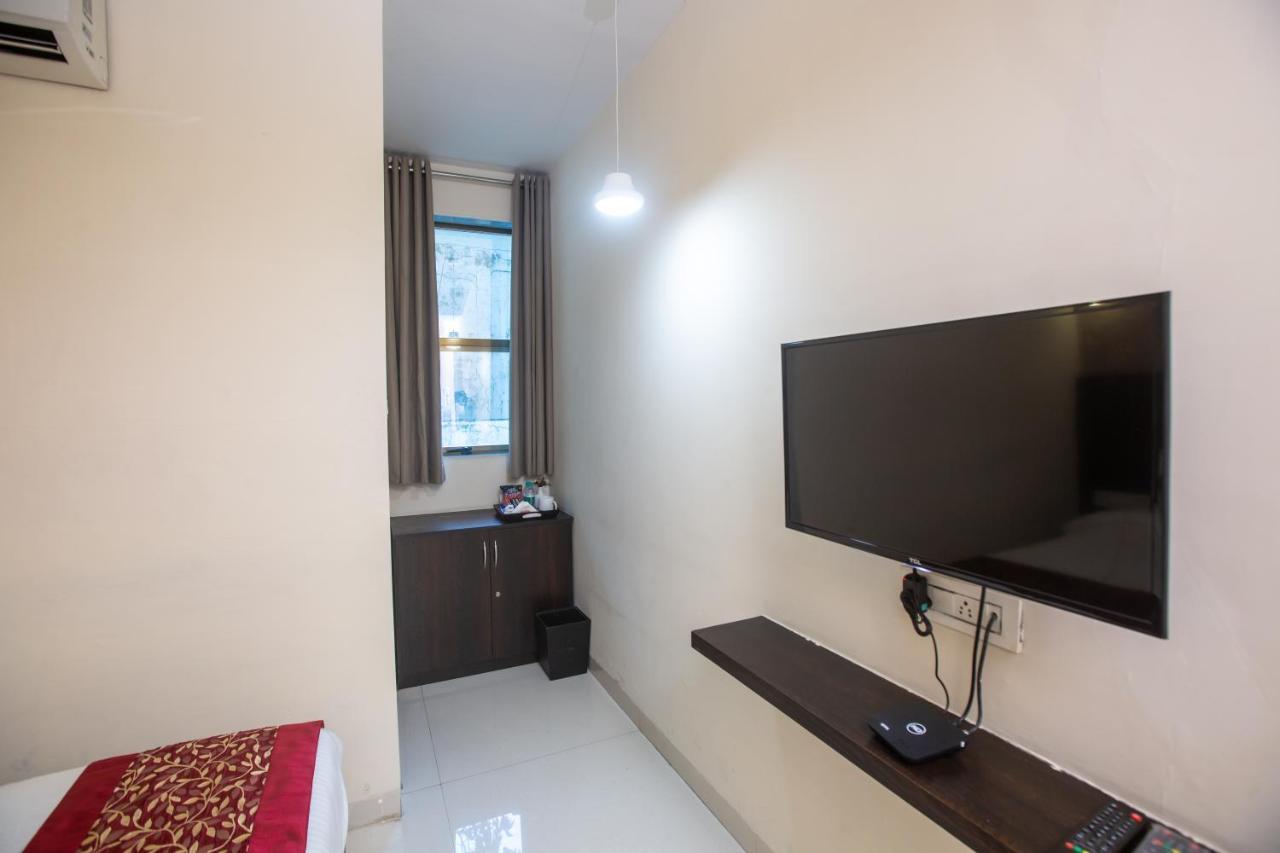 Hotel Singh'S By Wb Inn, Vashi, Navi Mumbai Dış mekan fotoğraf